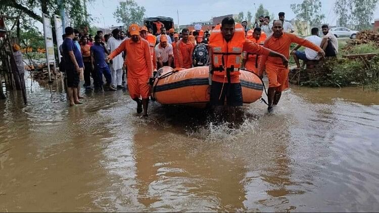 Haryana Flood रौद्र रूप में आई यमुना 10 जिले बाढ़ की चपेट में आठ की मौत 78 लोगों का रेस्क्यू!