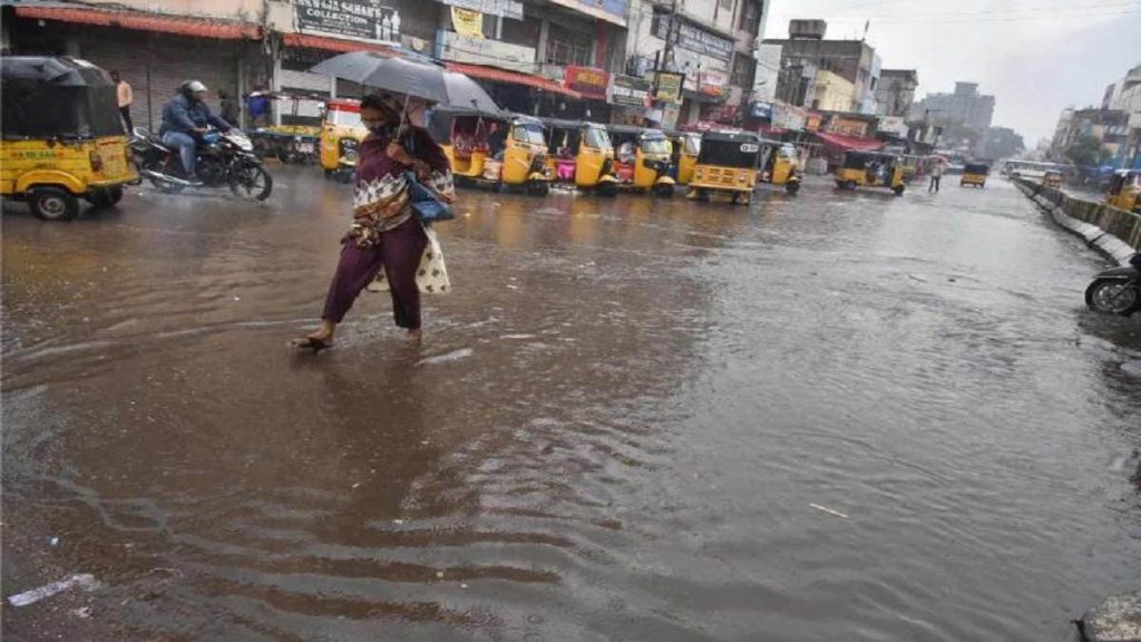 16 राज्यों में भारी बारिश की चेतावनी राजस्थान में जमकर बरसे मेघ असम में बाढ़ से बिगड़े हालात