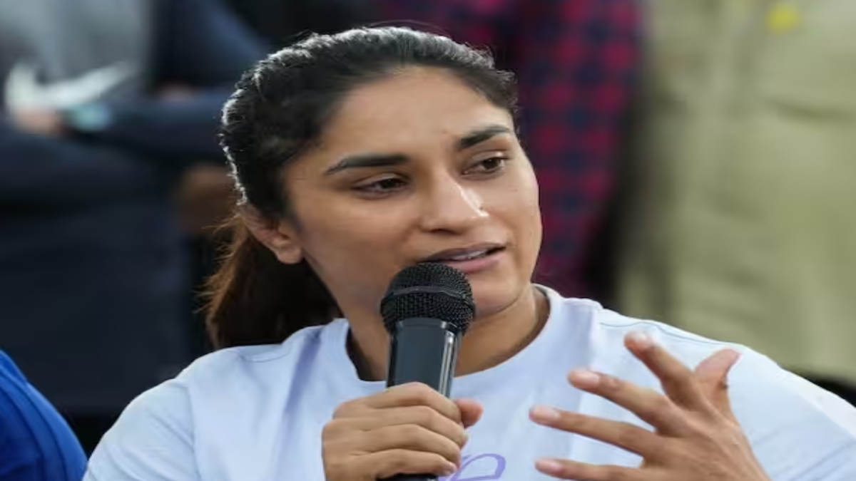 Vinesh Phogat: विनेश फोगाट के संन्यास की खबर से आग-बबूला शशि थरूर सिस्टम पर भड़के, कहा- लड़ते-लड़ते थक गई...