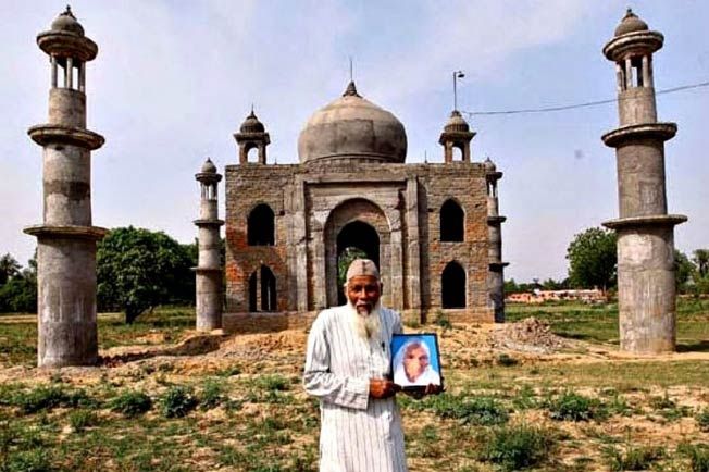 Ajab Gajab: इसे कहते हैं गरीबों का ताजमहल देखने के लिए उत्तर प्रदेश के इस जिले में लगती है भीड़