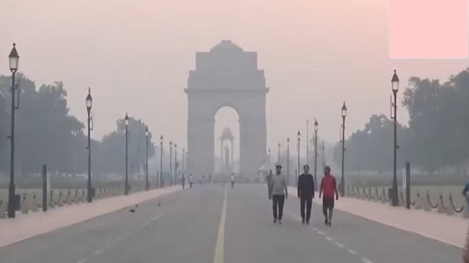 Delhi Pollution: दिल्ली में छाई धुंध खराब श्रेणी में पहुंचा AQI; दिल्ली सरकार ने बुलाई आपात बैठक
